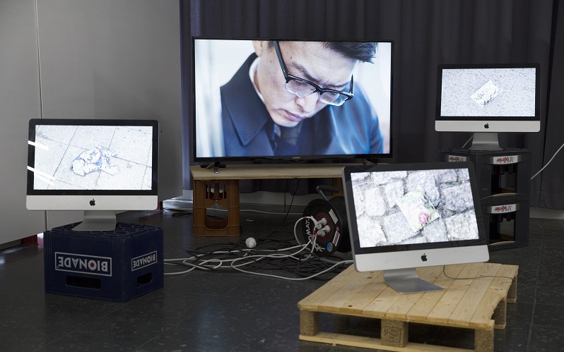 mehrere Screens Bildschirme mit bewegten Fotos digitales Kunstwerk LIQUID01 von Ray Washio 