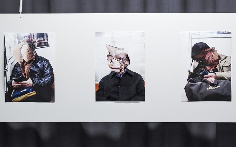 Verfremdete Fotografien von Menschen in der U-Bahn digitales Kunstwerk UNCONSCIOUS von Ray Washio 