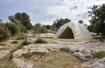 documenta 14 Kunstwerk Zelt aus Marmor Rebecca Belmore