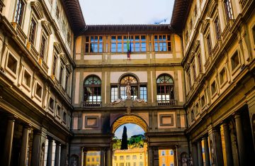 Außenansicht der Uffizi Gallerie in Florenz zum Artikel Übersetzungsapps in Museen