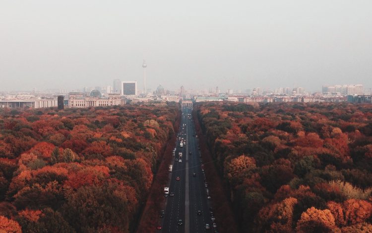 Vogelperspektive auf Berlin im Herbst, Straße des 17. Juni; zum Artikel Top 10 Berlin Events im Oktober