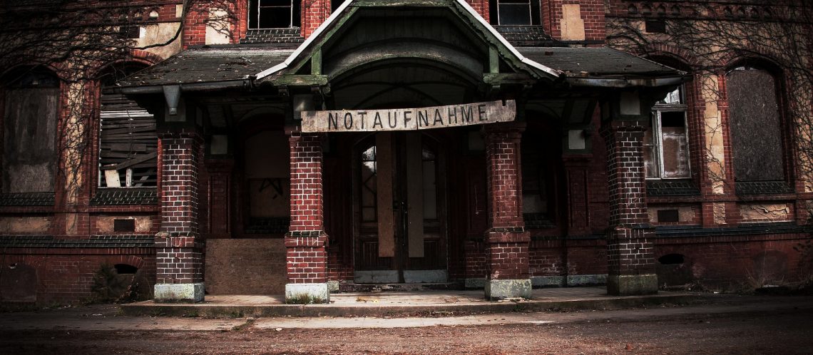 Notaufnahme Eingang Heilstätten Beelitz zum Artikel über den ersten Social-Media-Horrorfilm