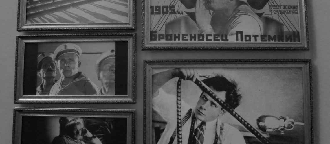 Gerahmte Bilder von Filmszenen von Sergei Eisenstein