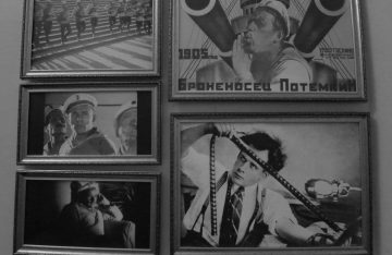 Gerahmte Bilder von Filmszenen von Sergei Eisenstein