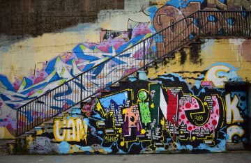 Treppe Graffiti Streetart zum Artikelthema Streetart Künstler: Online Graffitti für’s Wohnzimmer buchen