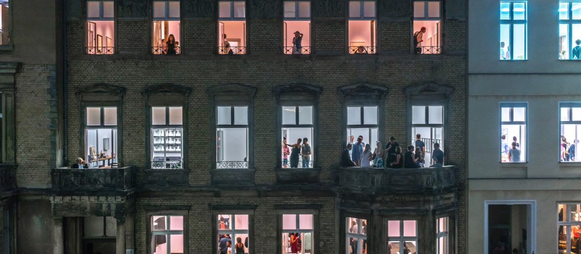 Berliner Haus und Bewohner, zum Artikel: In der Fremde: Fotograf zeigt Facetten der Berliner Nacht